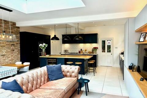 4 bedroom semi-detached house to rent, Walton-on-Thames, Surrey, KT13
