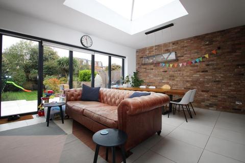 4 bedroom semi-detached house to rent, Walton-on-Thames, Surrey, KT13