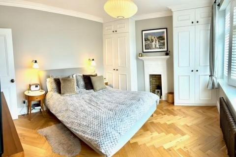 4 bedroom semi-detached house to rent, Walton-on-Thames, Surrey, KT13