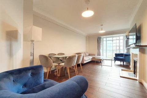 3 bedroom apartment to rent, Gloucester Place, London NW1