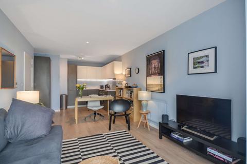 1 bedroom apartment for sale, at 43 Kempton House, Heritage Place, London TW8