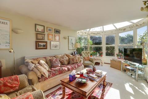 62 Summer Road, East Molesey, KT8 9LS