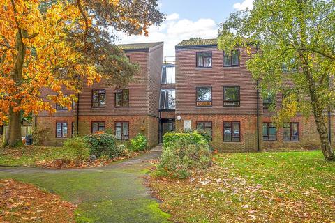 2 bedroom apartment for sale, Dawsmere Close, Camberley GU15