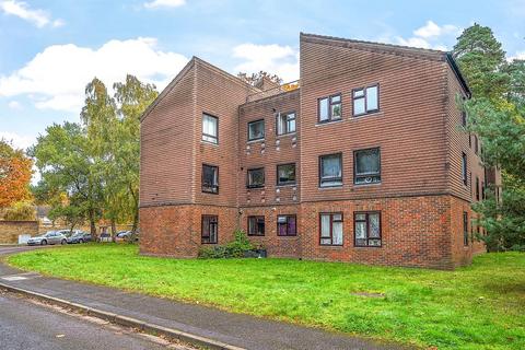 2 bedroom apartment for sale, Dawsmere Close, Camberley GU15