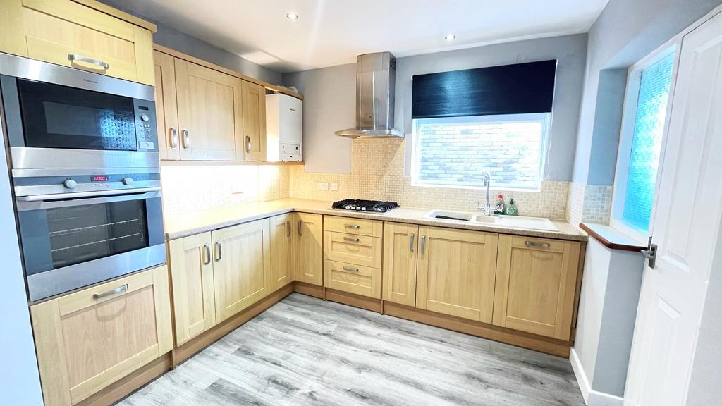 Court Barton, Portland, Dorset 3 bed semidetached house to rent £