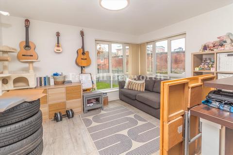 2 bedroom flat for sale, Russell Court, Preston PR1