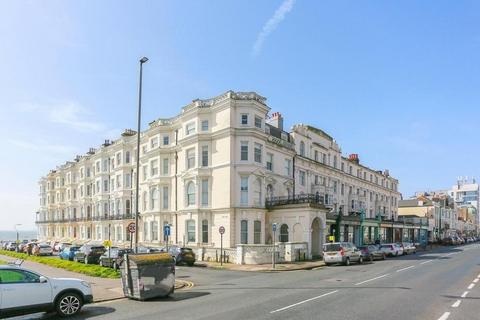 2 bedroom flat to rent, Medina Terrace, Hove