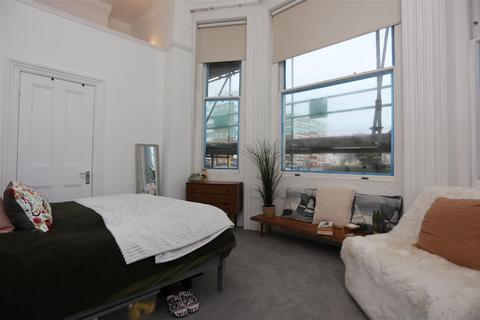 2 bedroom flat to rent, Medina Terrace, Hove