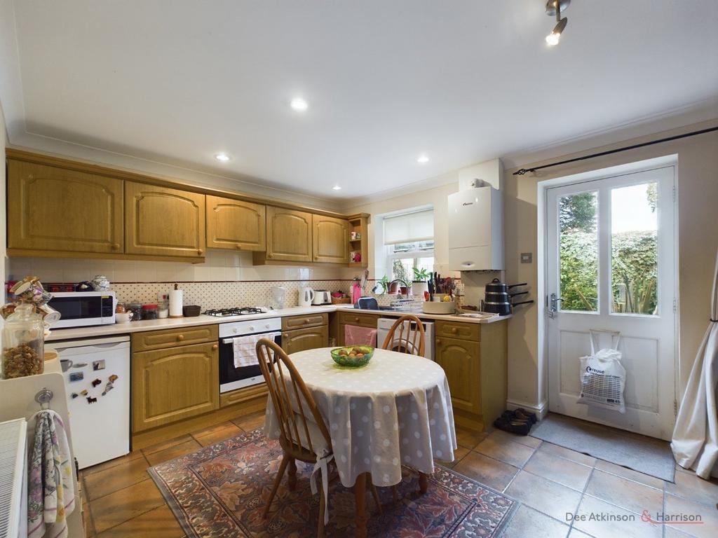 Kitchen/Dining Area