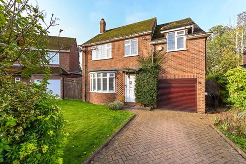 4 bedroom detached house to rent, Seymour Gardens, Hanworth, Feltham, TW13