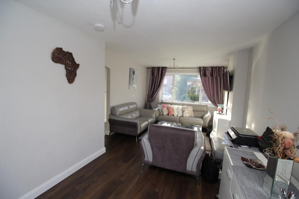 Hickman Road, West Midlands DY5 3 bed semidetached house to rent £