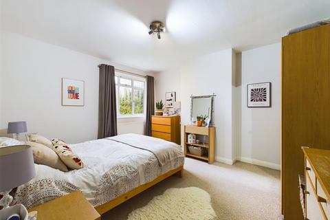 2 bedroom house to rent, Ruislip Court, Ruislip HA4