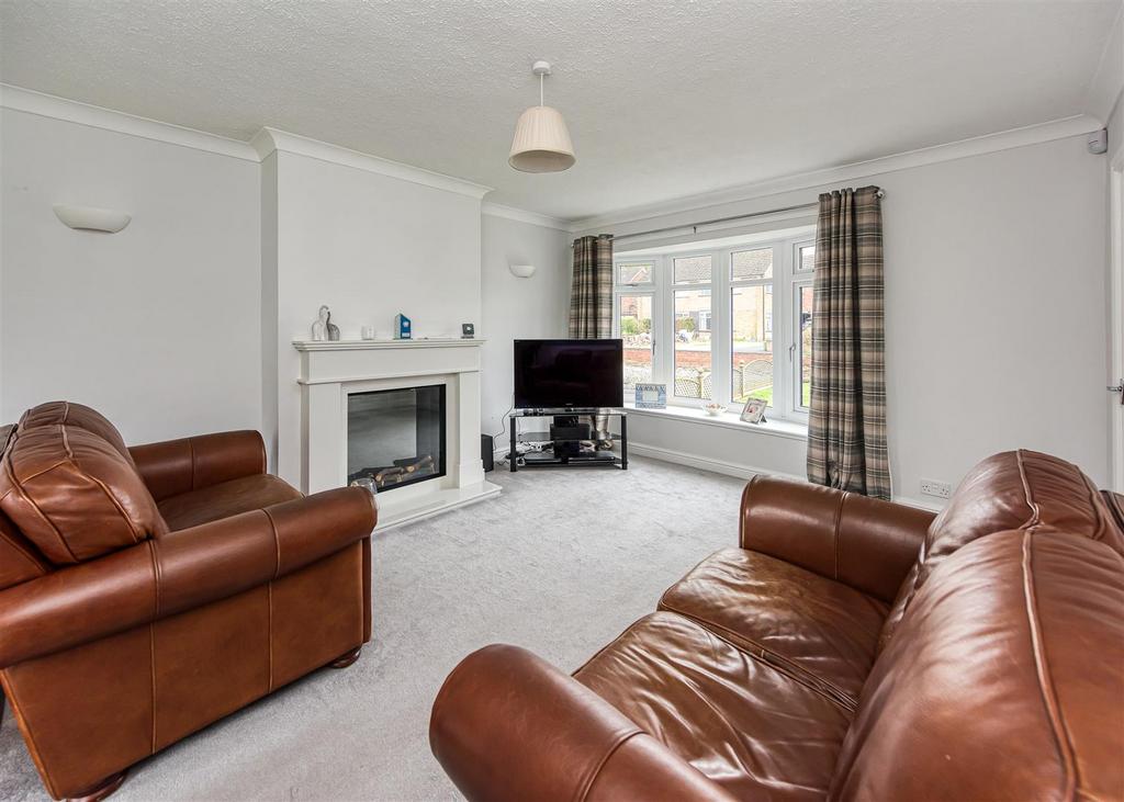 31 Rennison Drive, Wombourne... 3 bed semidetached house for sale £