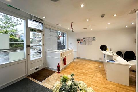 Office to rent, Retail (E Class) – 22-24 Muswell Hill Broadway, Muswell Hill, London, N10 3RT