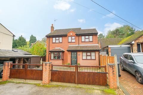 4 bedroom detached house for sale, Sylvester Street, Heath And Reach