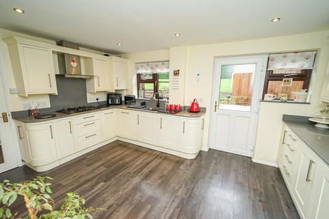 4 bedroom detached house for sale, Sylvester Street, Heath And Reach