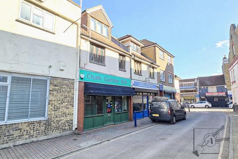 Shop to rent, Brewhouse Yard, Gravesend