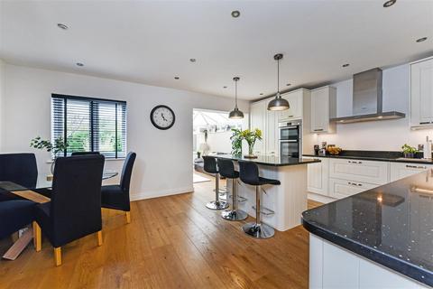 2 Belle Meade Close, Woodgate, Chichester, PO20 3YD