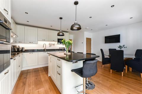 2 Belle Meade Close, Woodgate, Chichester, PO20 3YD