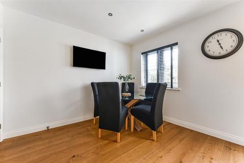 2 Belle Meade Close, Woodgate, Chichester, PO20 3YD