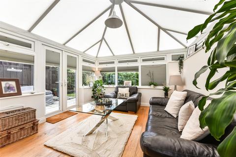 2 Belle Meade Close, Woodgate, Chichester, PO20 3YD