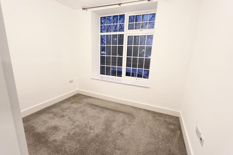 2 bedroom flat to rent, Barker Road, Maidstone ME16