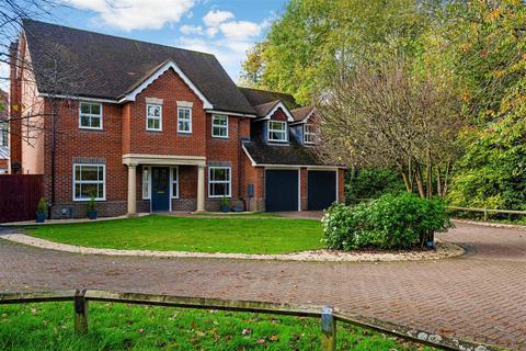 4 bedroom detached house for sale, Grove Close, Epsom