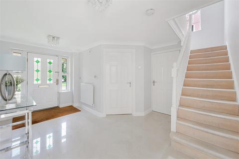 3 Grove Close, Epsom, KT19 7NW
