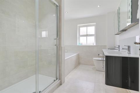3 Grove Close, Epsom, KT19 7NW