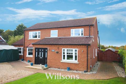 4 bedroom detached house for sale, Fold Hill, Friskney, Boston