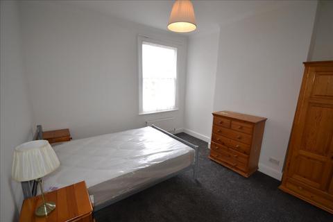 3 bedroom flat to rent, Olive Road, London, NW2