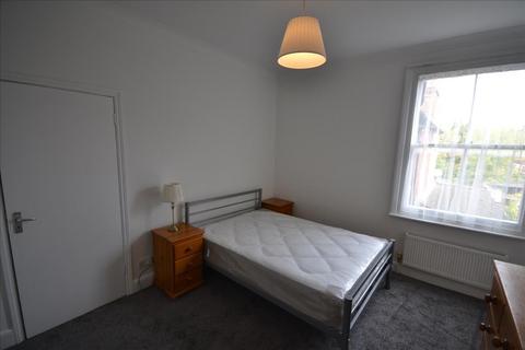 3 bedroom flat to rent, Olive Road, London, NW2