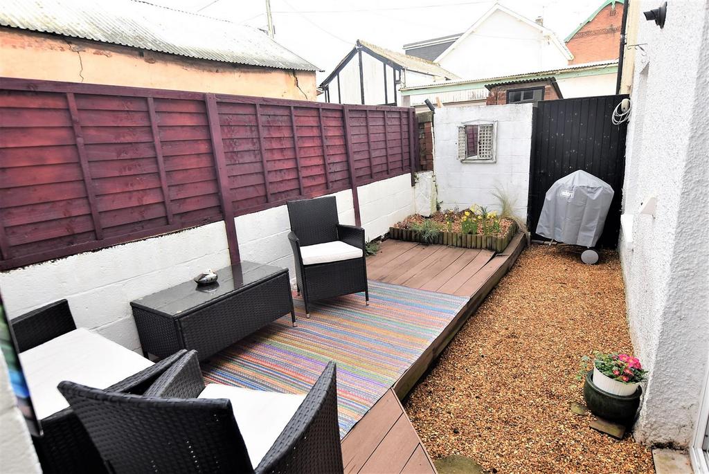 Rear Courtyard Style Garden