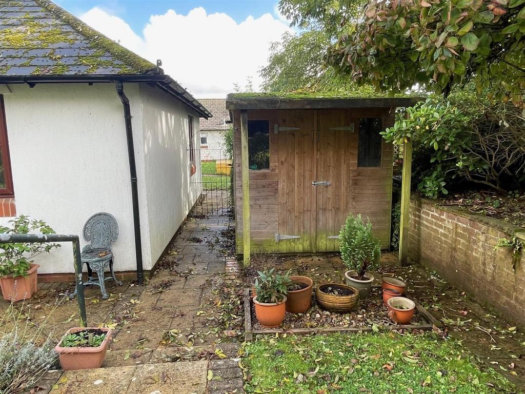 Side Access &amp; Garden Shed