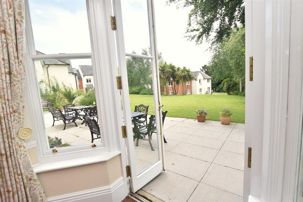 Residents&#39; Communal Patio