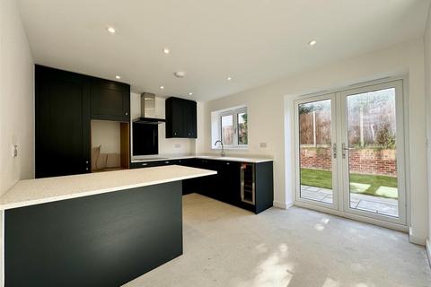 4 bedroom detached house for sale, Chainbridge Close, Stowmarket Road, Ipswich IP6