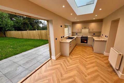 14 Danbury Road, Shirley, Solihull, B90 2BU