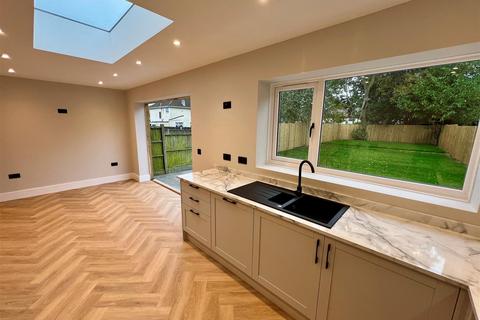 14 Danbury Road, Shirley, Solihull, B90 2BU