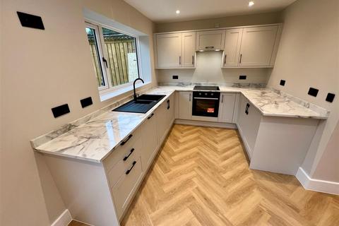 14 Danbury Road, Shirley, Solihull, B90 2BU