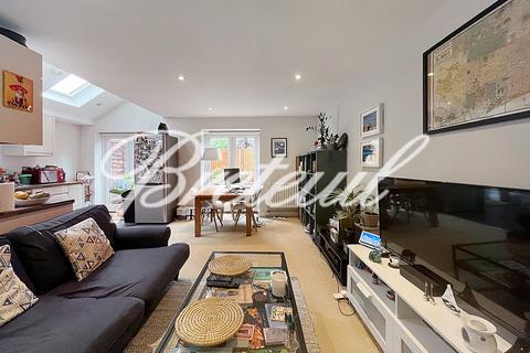 2 bedroom flat to rent, Tregarvon Road, SW11