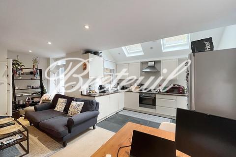 2 bedroom flat to rent, Tregarvon Road, SW11