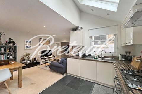 2 bedroom flat to rent, Tregarvon Road, SW11