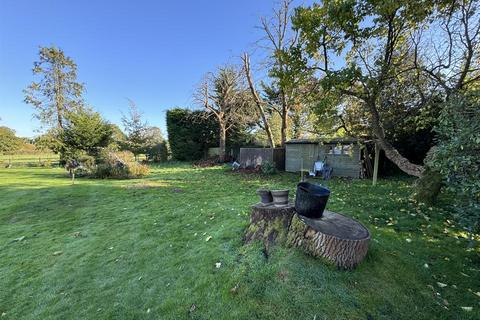 Robins View The Street, West Clandon, Guildford, GU4 7TE
