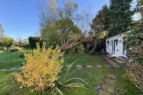 Robins View The Street, West Clandon, Guildford, GU4 7TE