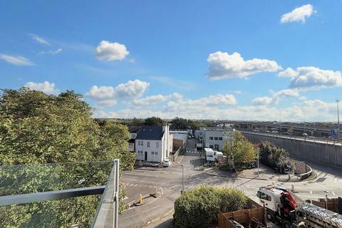 12a Diana Close, London, E18 1DH