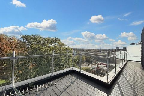 12b Diana Close, London, E18 1DH