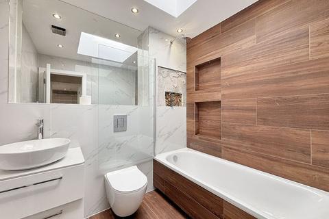 12b Diana Close, London, E18 1DH