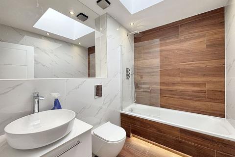 12d Diana Close, London, E18 1DH