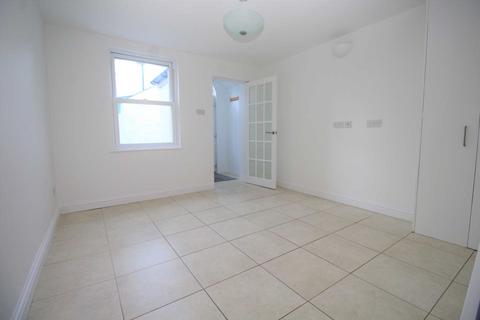 2 bedroom end of terrace house to rent, Crown Street, Brentwood CM14