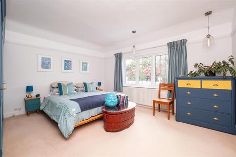 62 Cornwall Road, Sutton, SM2 6DS